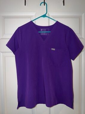 FIGS Digital Grape Medium Catarina Top